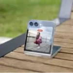 1 Samsung z Flip5 phone Showing
